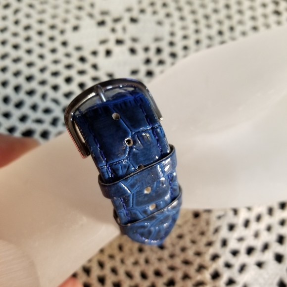 EUC Blue Quartz battery watch - Picture 7 of 11